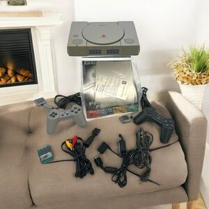 SCPH-7501 PlayStation PS1 Console 2 Controllers / 1 Memory Card / Inserts-Video